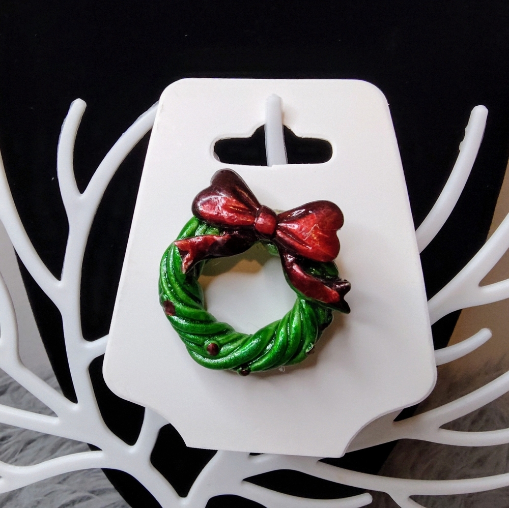 🎄Decorative Green/ Red Christmas Wreath Holiday Christmas Brooch Pin